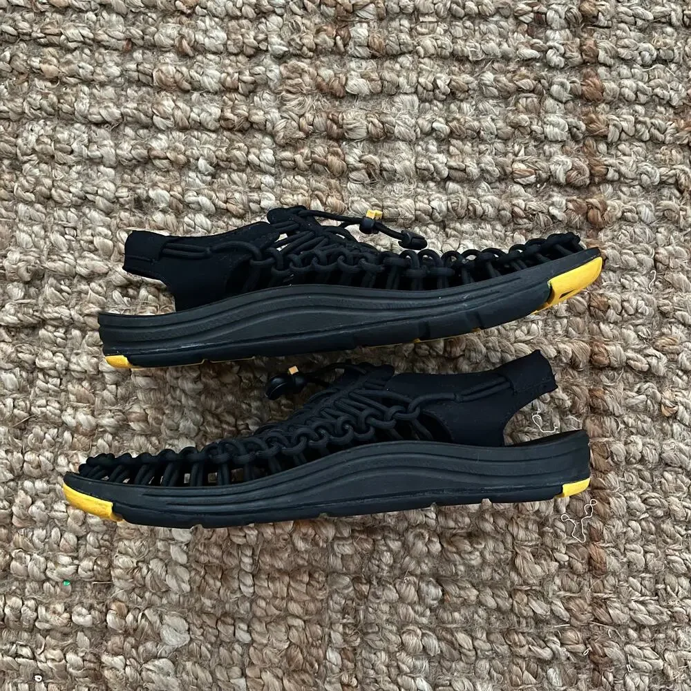 KEEN UNEEK Men’s 9.5 Black Yellow Cord Sandals Outdoor Water Shoes EU 42.5